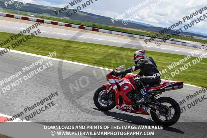 cadwell no limits trackday;cadwell park;cadwell park photographs;cadwell trackday photographs;enduro digital images;event digital images;eventdigitalimages;navarra;no limits trackdays;peter wileman photography;racing digital images;trackday digital images;trackday photos